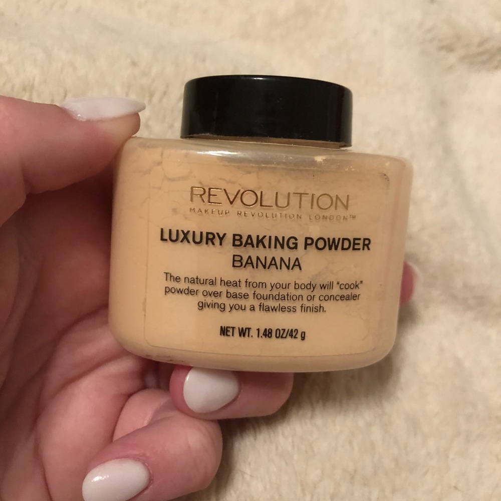 👐Revolution Luxury Baking Powder